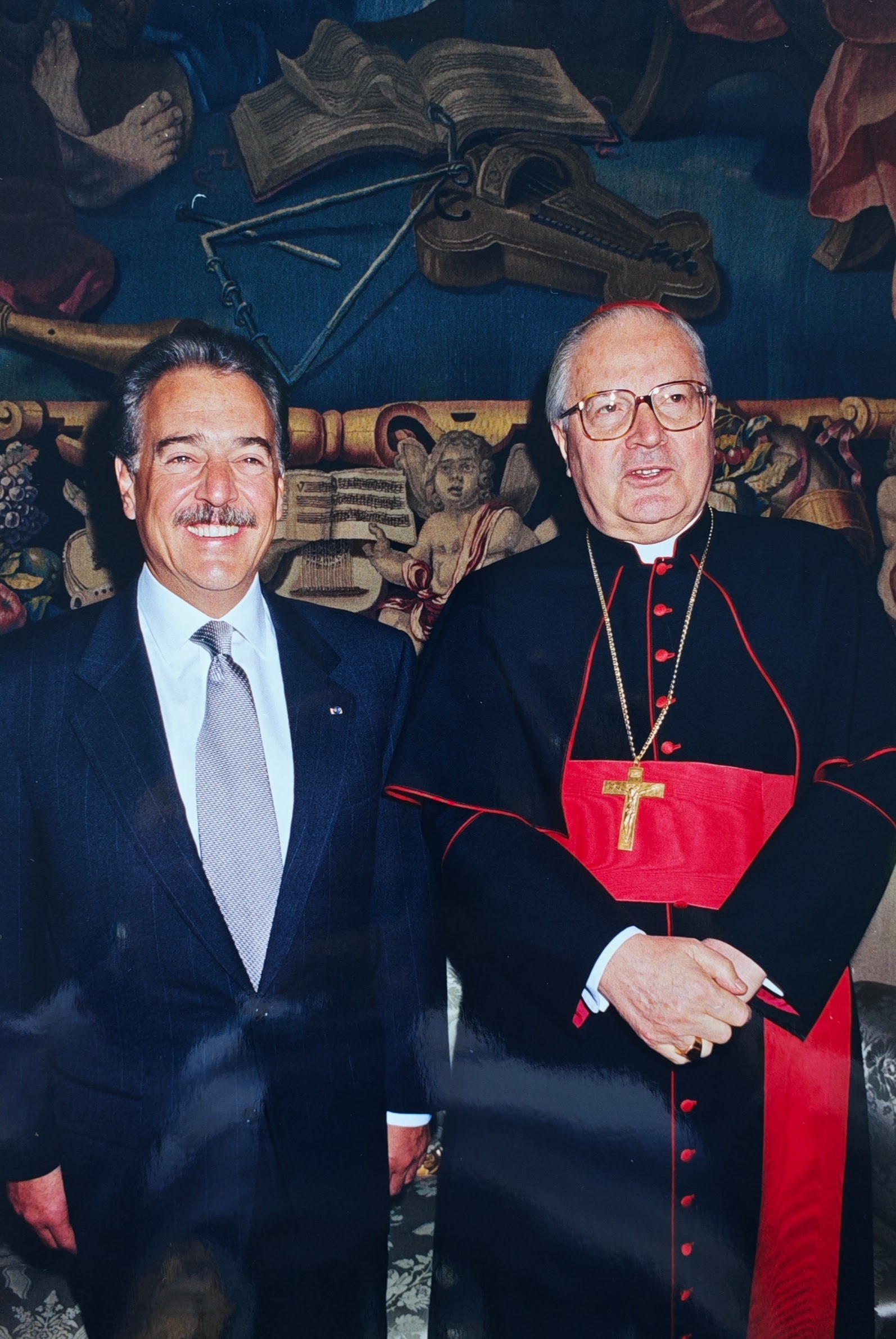 Con el Cardenal Sodano, Secretario de Estado del Vaticano. Vaticano 20 De Marzo, 1999.